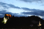 Le château de Bled et l'église, vus de nuit